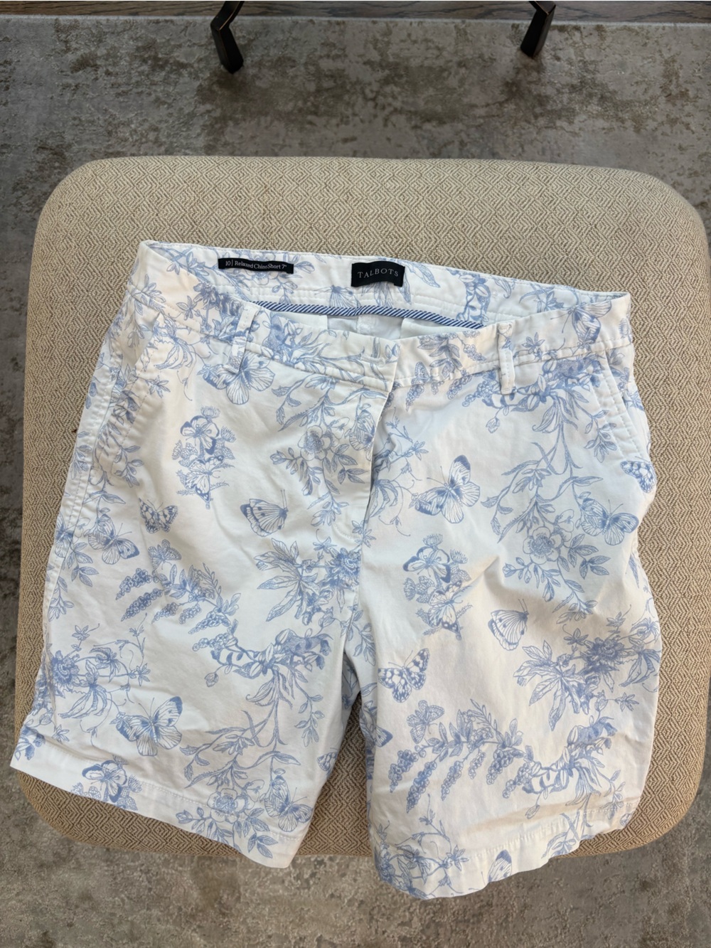 Talbots Relaxed Chino Shorts Women's 10 White Blue Floral Butterfly Toile Napkin